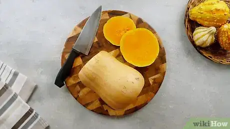 Imagen titulada Cube Butternut Squash Step 1