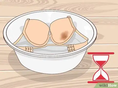 Imagen titulada Get Sweat Stains out of Bras Step 20