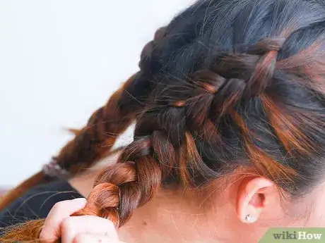 Imagen titulada Braid Short Hair Step 22