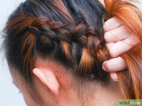 Imagen titulada Braid Short Hair Step 20