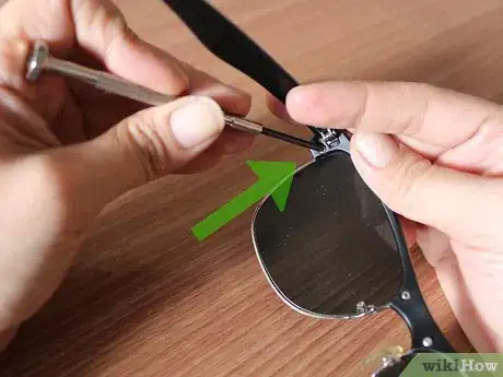 Imagen titulada Take Out Lenses from Your Sunglasses Step 4