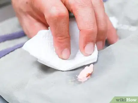 Imagen titulada Remove Gum from Clothes Step 40