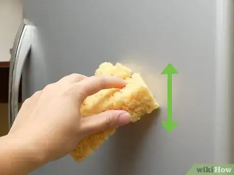 Imagen titulada Remove a Scratch from a Stainless Steel Refrigerator Door Step 2