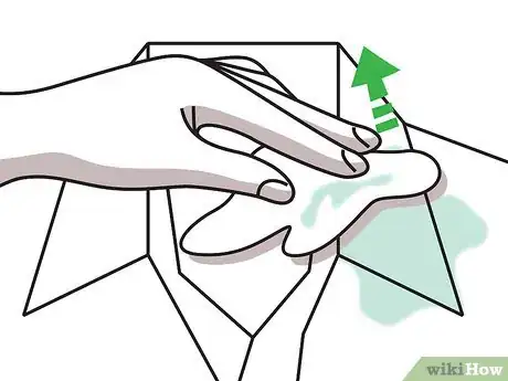 Imagen titulada Get a Makeup Stain out of Clothes Without Washing Step 4