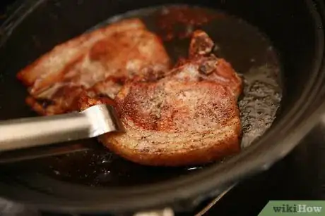 Imagen titulada Tell if Pork Chops Are Done Step 1