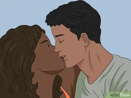 Imagen titulada Kiss Your Girlfriend Step 15