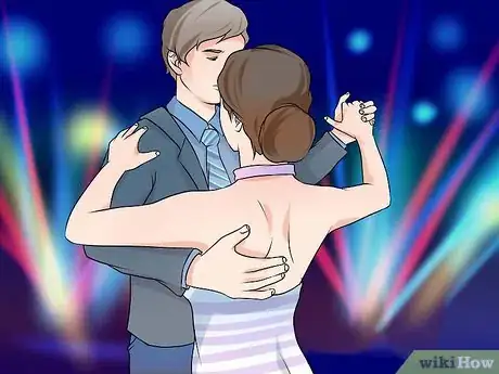 Imagen titulada Slow Dance at a Formal or Semi Formal Dance Step 10