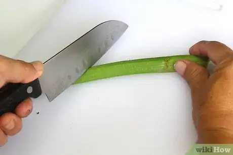 Imagen titulada Cut Celery Step 5