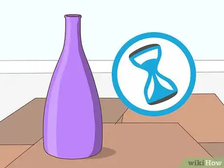 Imagen titulada Decorate Glass Bottles with Paint Step 5