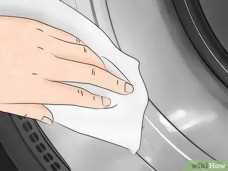 Imagen titulada Keep Lint off Clothes in the Dryer Step 8