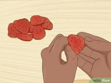 Imagen titulada Get Strawberry Seeds Step 3