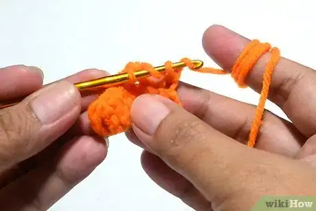 Imagen titulada Crochet Left Handed Step 7