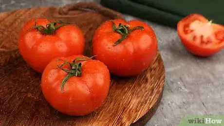Imagen titulada Dice Tomatoes Step 1