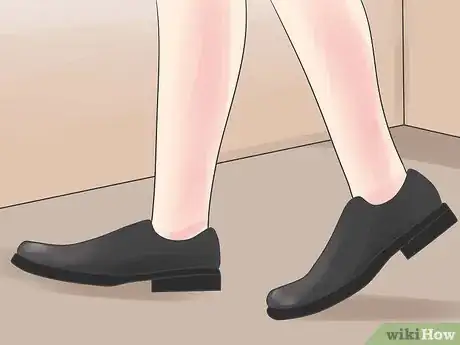 Imagen titulada Widen Leather Shoes Step 11