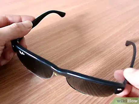 Imagen titulada Take Out Lenses from Your Sunglasses Step 1