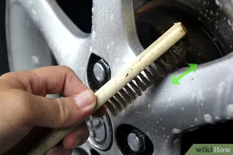 Imagen titulada Remove Brake Dust from Aluminum Wheels Step 15