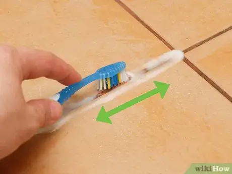 Imagen titulada Clean Grout with Vinegar Step 8