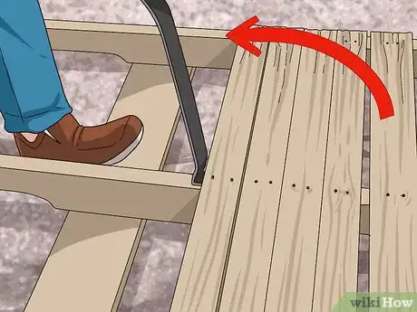 Imagen titulada Take Apart a Pallet Without Breaking It Step 20