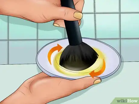 Imagen titulada Clean Makeup Brushes Using Olive Oil and Soap Step 6