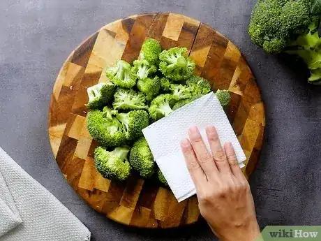 Imagen titulada Parboil Broccoli Step 1