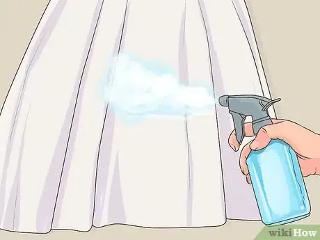 Imagen titulada Get Wrinkles Out of Tulle Step 11