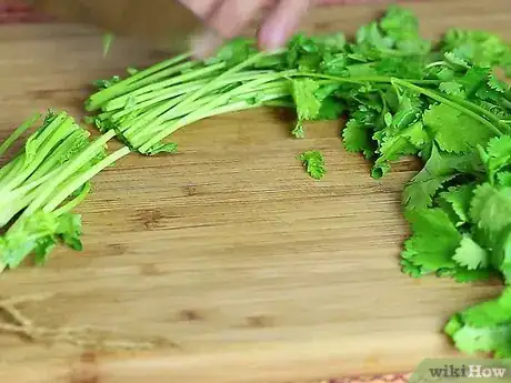 Imagen titulada Chop Cilantro Step 7