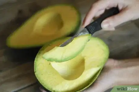 Imagen titulada Cut an Avocado Step 3