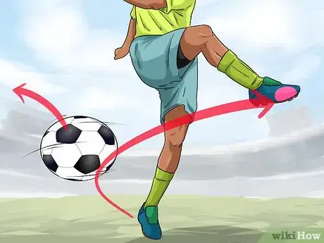 Imagen titulada Curve a Soccer Ball Step 7