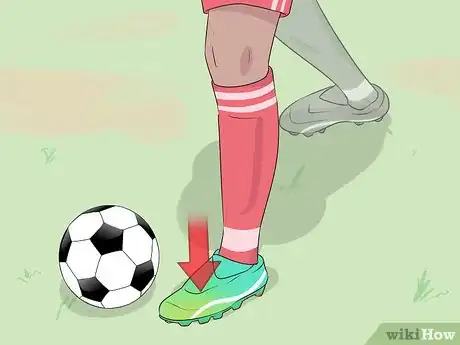 Imagen titulada Shoot a Soccer Ball Step 4