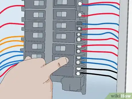 Imagen titulada Change a Circuit Breaker Step 9