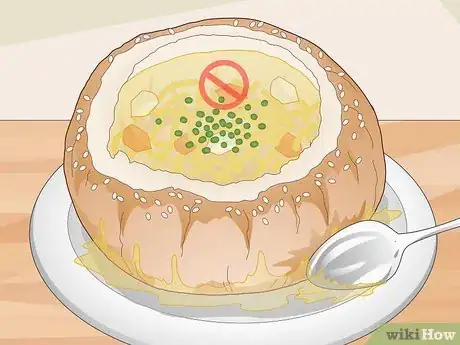 Imagen titulada Eat Soup Served in a Bread Bowl Step 10