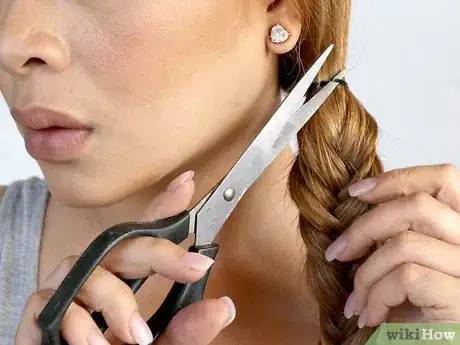 Imagen titulada Do a Fish Tail Plait in Your Hair Step 24