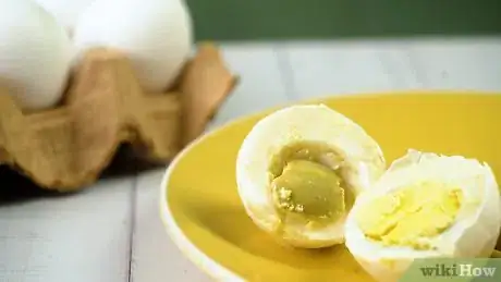 Imagen titulada Hard Boil an Egg Step 12