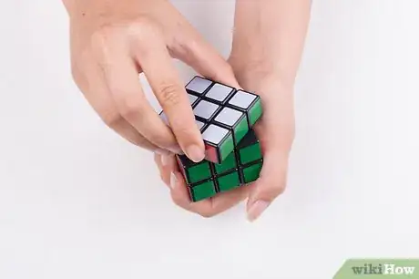 Imagen titulada Take Apart the Rubix Cube (3X3) Step 1