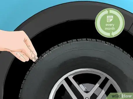 Imagen titulada Check Tire Tread with a Penny Step 1