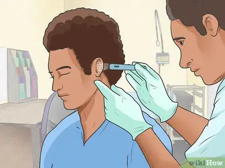 Imagen titulada Remove Wet Wax from Infected Ears Step 1