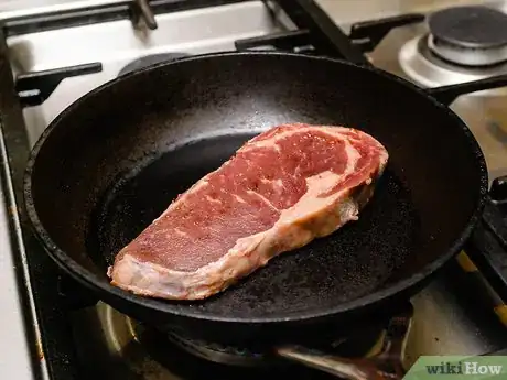 Imagen titulada Cook New York Strip Steak Step 12