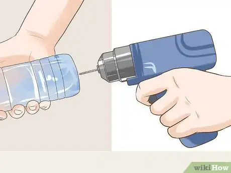 Imagen titulada Make a Water Gun with a Water Bottle Step 7