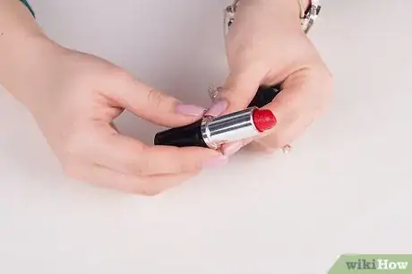 Imagen titulada Choose a Red Lip Color Step 6