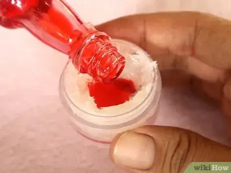 Imagen titulada Make Lip Gloss with Honey Step 12