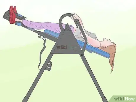 Imagen titulada Use an Inversion Table for Back Pain Step 5