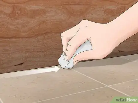 Imagen titulada Remove Silicone Caulking Step 8