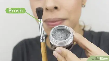 Imagen titulada Apply Glitter Eye Makeup Step 2