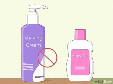 Imagen titulada Shave Your Vaginal Area with Baby Oil Step 4