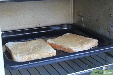 Imagen titulada Make Buttered Toast Step 15