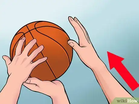 Imagen titulada Block a Shot in Basketball Step 6