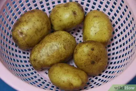 Imagen titulada Cook New Potatoes Step 1