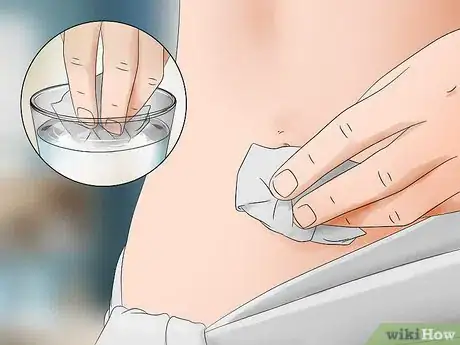 Imagen titulada Clean Belly Button Lint Step 3