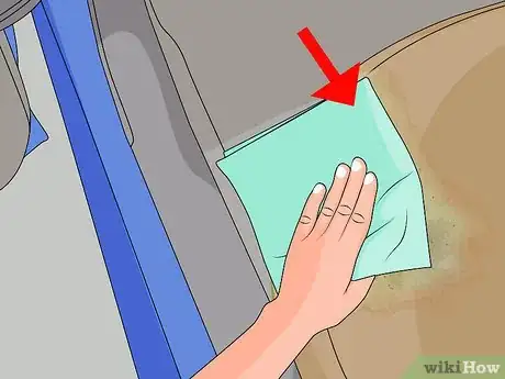 Imagen titulada Remove Vomit From a Car Interior Step 2