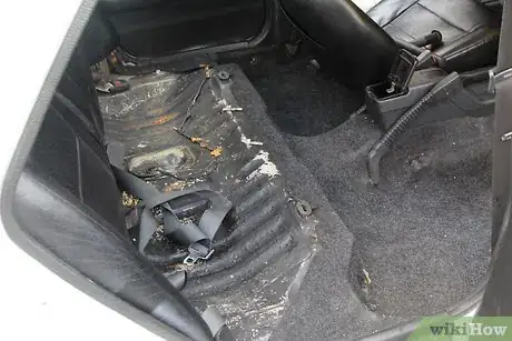 Imagen titulada Replace Car Carpet Step 2